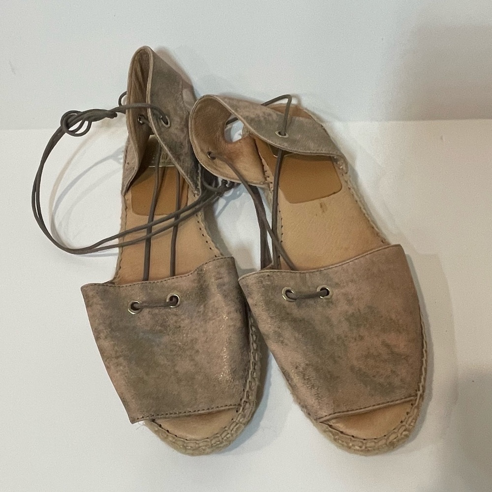 Kanna Espadrilles Gold Euro Sz 39 8.5